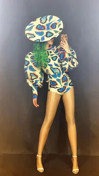 Дамски Модел за модно ревю Носи Палто с пищни Ръкави и къси Панталони С Шапка, Съвременен Танц Дрехи, Вечерни Костюми за изпълнения на Сцената
